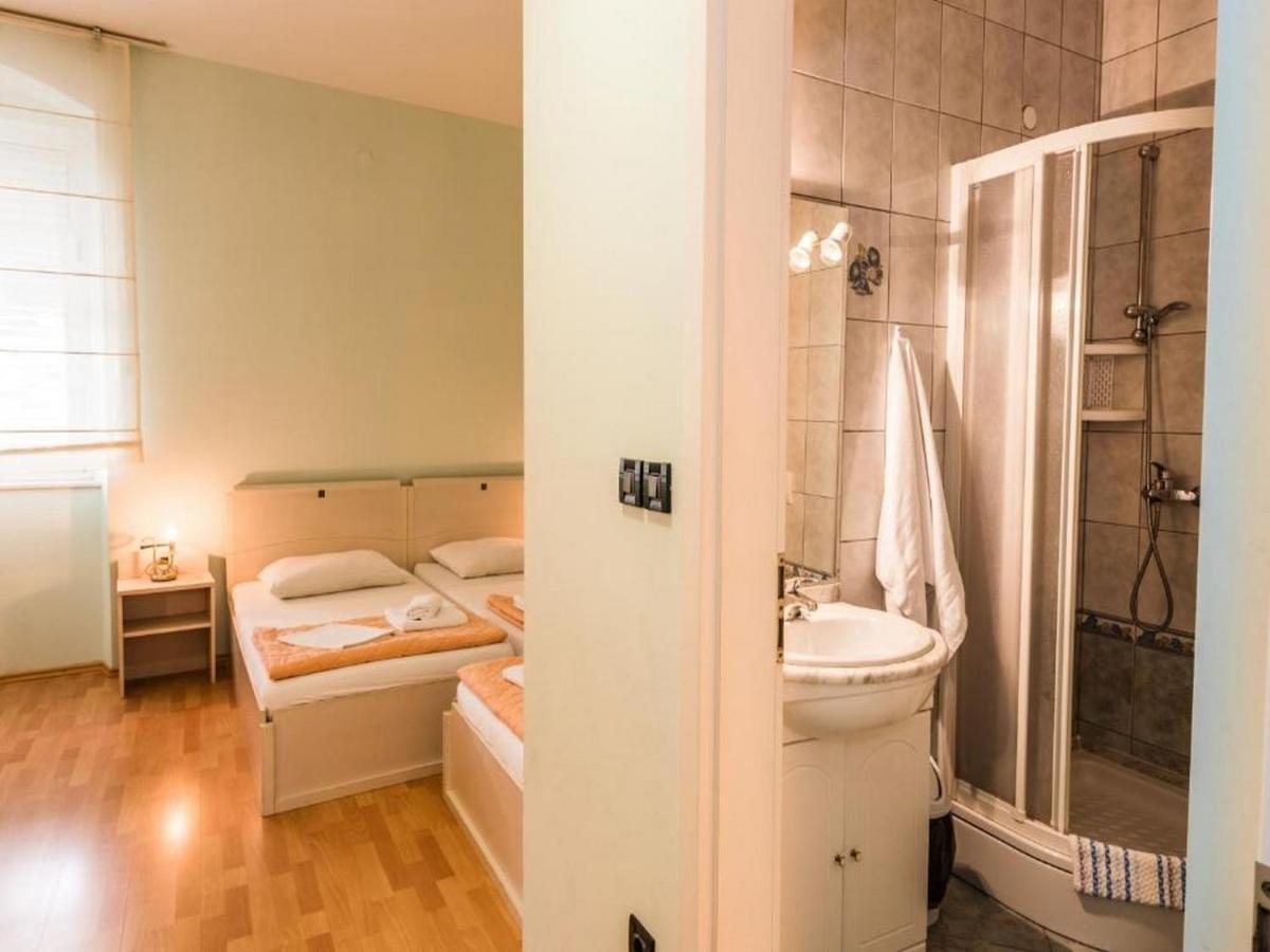 Guesthouse Aurora Трпань Екстер'єр фото