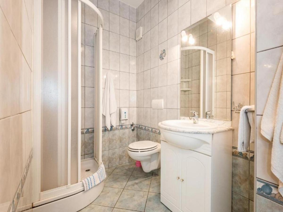 Guesthouse Aurora Трпань Екстер'єр фото