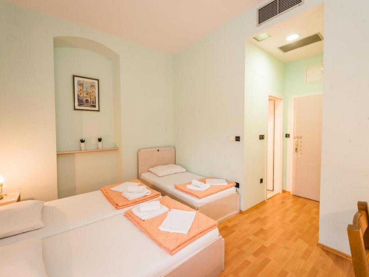 Guesthouse Aurora Трпань Екстер'єр фото